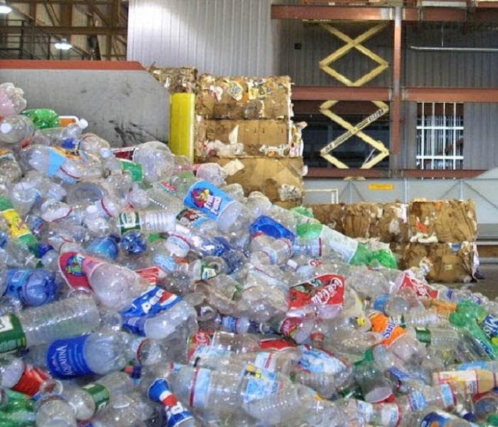 Giá chai nhựa phế liệu có giá từ 4.000 – 10.000đ/kg