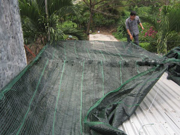 Lưới che nắng cho mái thép