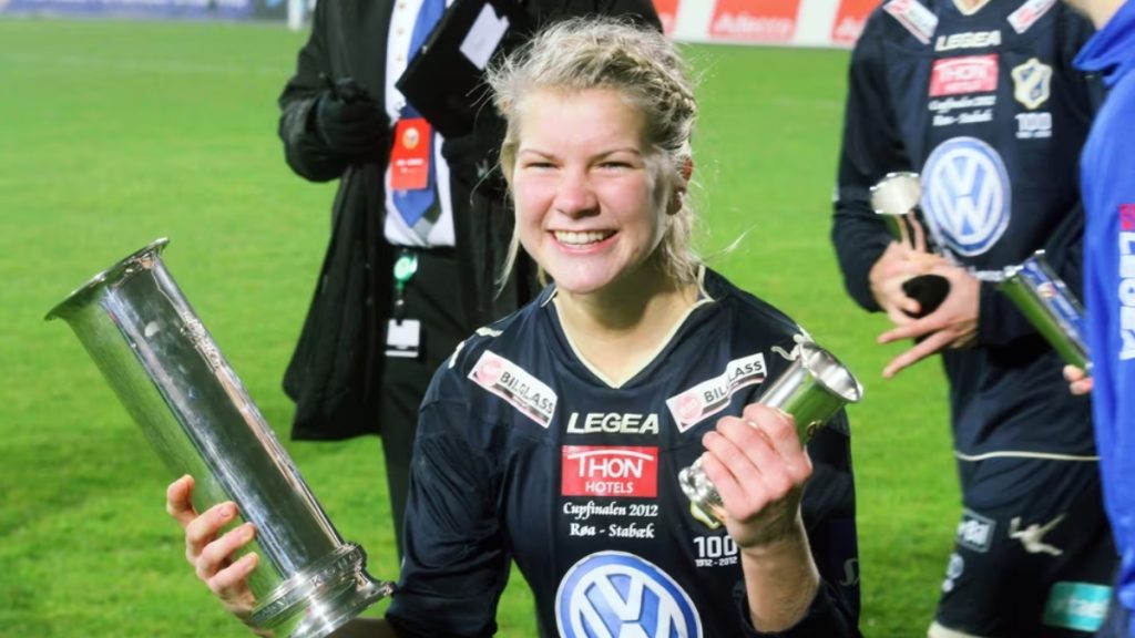 Tiểu sử Ada Hegerberg - Footbalium