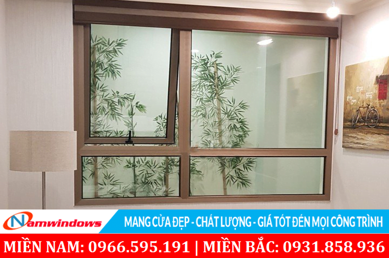 Cửa số hất kết hợp với vách kính nhựa uPVC màu vàng ánh kim