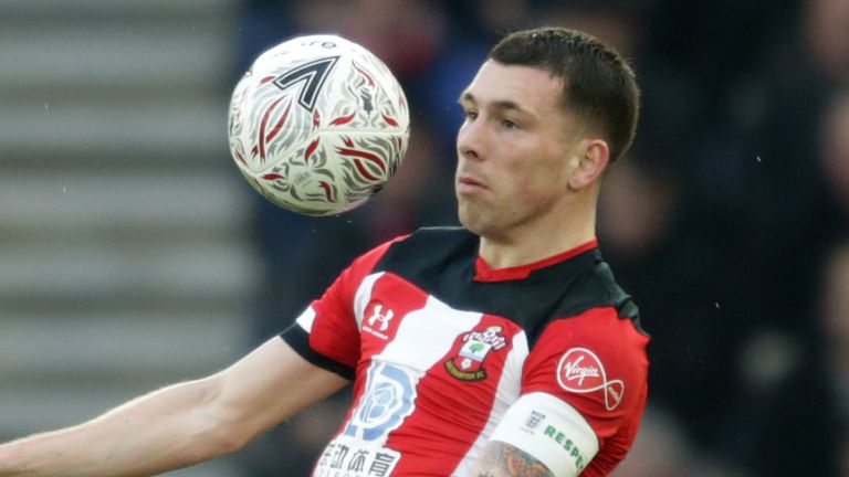 Pierre-Emile Hojbjerg: Tottenham edge closer to Southampton signing | Football News | Sky Sports