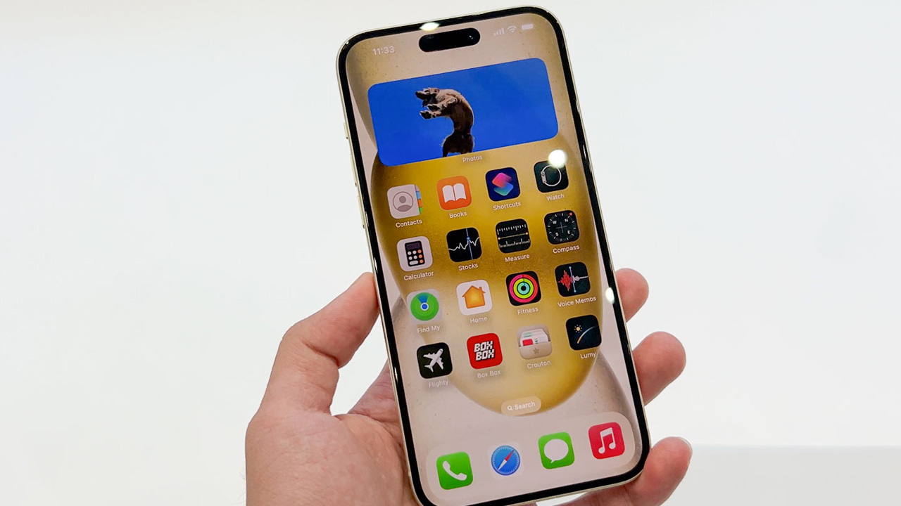 So sánh iPhone 15 Plus và iPhone 14 Pro Max: Phiên bản mới có tốt hơn?