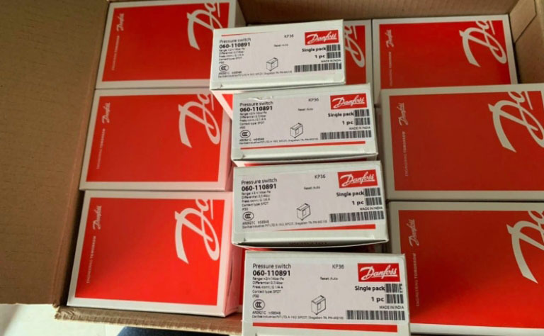 Bán thành công công tắc áp suất Danfoss giá cực rẻ