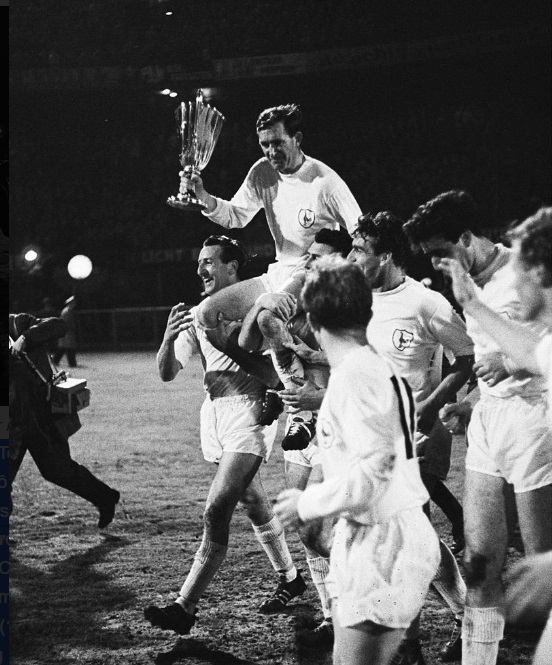 Tottenham đã giành được Cúp vô địch UEFA Cup vào năm 1963
