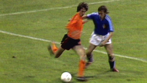 Thực hiện cú xoay người kinh điển “Cruyff” như thế nào? - Bongdaplus.vn