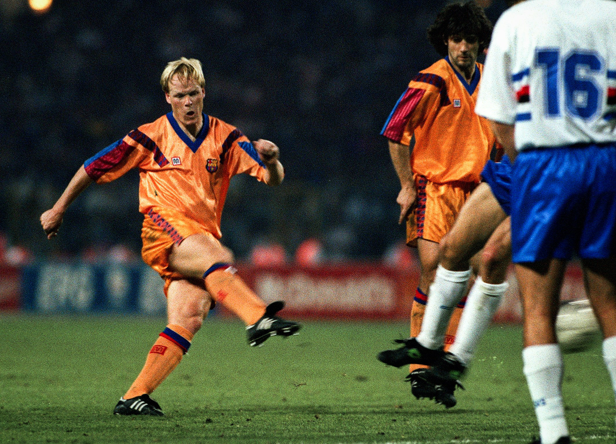 Thiên tài của Ronald Koeman, người đã ghi được 239 bàn thắng trong hàng phòng ngự