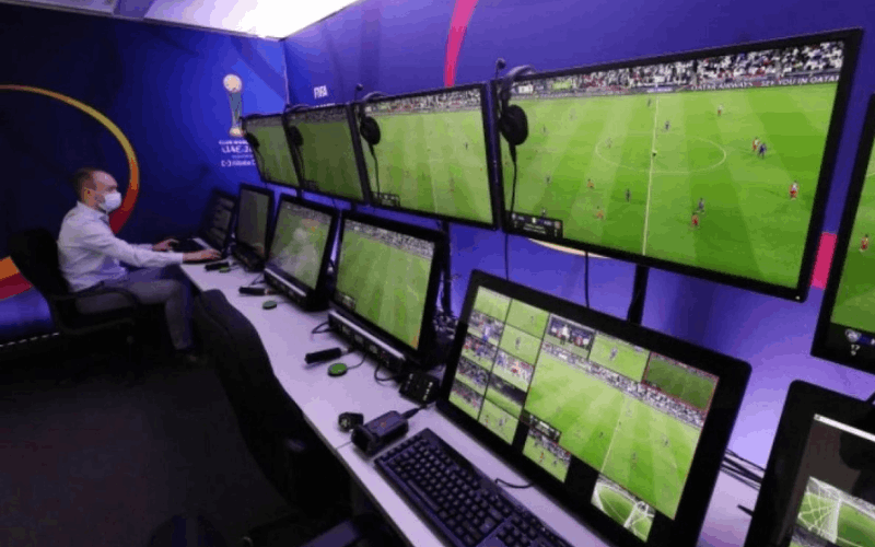 VAR là gì? Giải thích chi tiết về VAR trong bóng đá