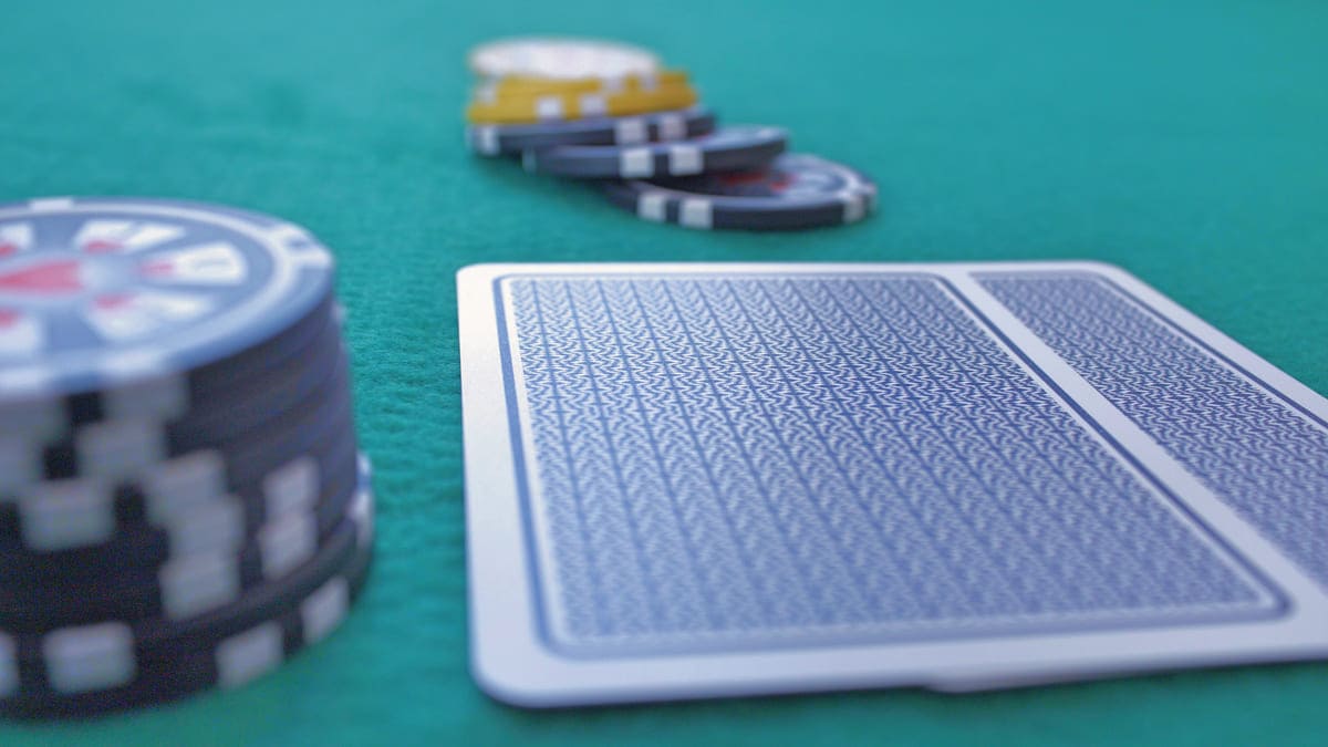 Cách chơi bài Poker bảy lá | Natural8