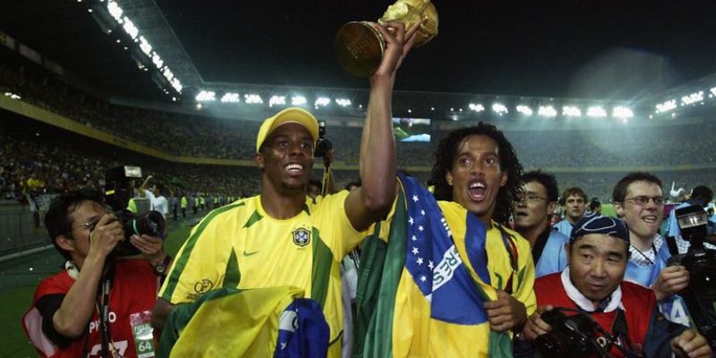 Ronaldinho – cầu thủ bóng đá người Brazil