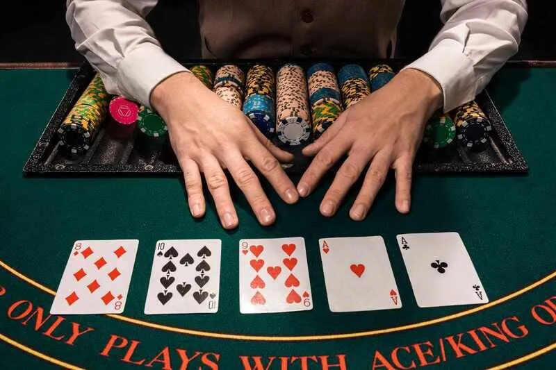 Poker Texas Hold'em: Cách làm chủ chiến lược và đặt cược