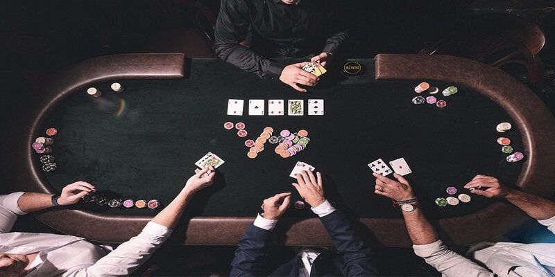 Straight Flush là gì? Thông tin đầy đủ từ A đến Z!