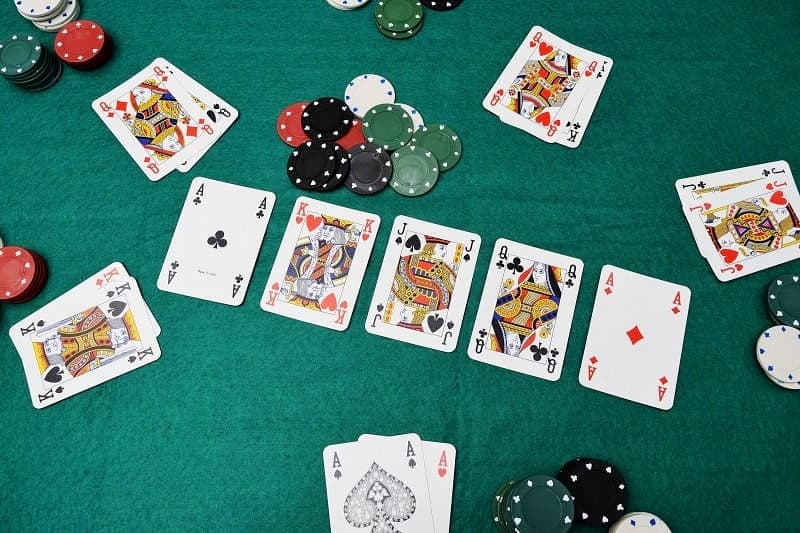 Tá lả là bài gì? Cách đánh bài tá lả đổi thưởng ra sao?
