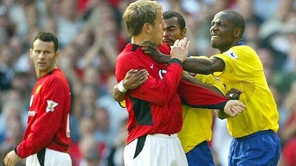 Hậu vệ xuất sắc nhất mọi thời đại của Arsenal