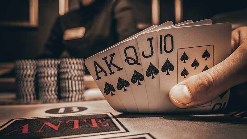 Tay bài Thùng trong Poker là gì? Khái niệm, cách xác định và mẹo chiến thắng - Top Game