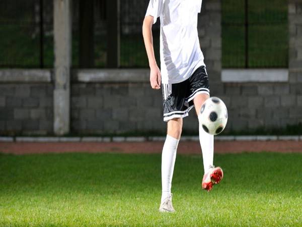 Kỹ thuật kiểm soát bóng và khống chế bước một đỉnh cao